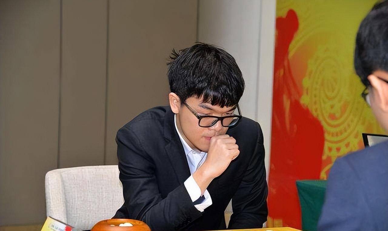 幸运勺逆转!柯洁顽强逆转第一人沉真真9段_白棋_黑棋_棋迷