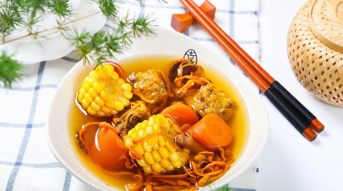 虫草花排骨玉米汤,营养丰富,秋天补起来!