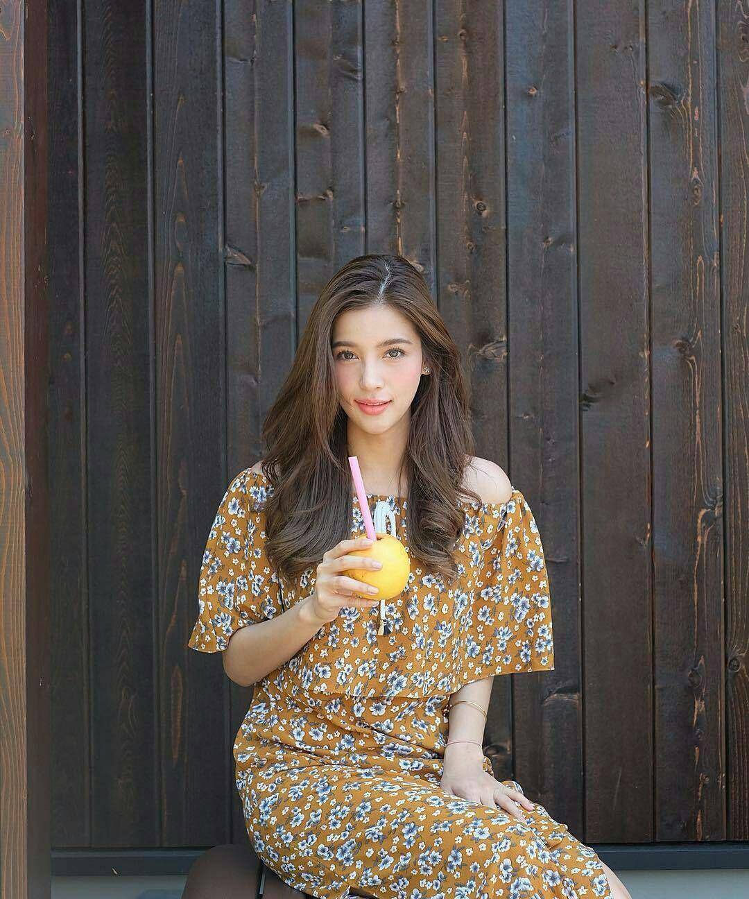 1989年出生于国外曼谷的婉娜拉·宋提查,国外知名女明星,模特,毕业于