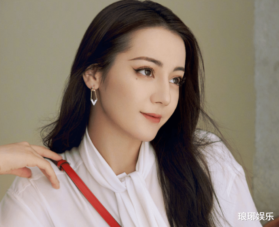 原创迪丽热巴晒原相机美照我却关注她双眼皮这宽度做梦都不敢想