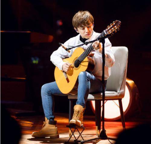 《我们的乐队》第一期:芒果又找到了新的音综领域_选手_节目_王立鑫