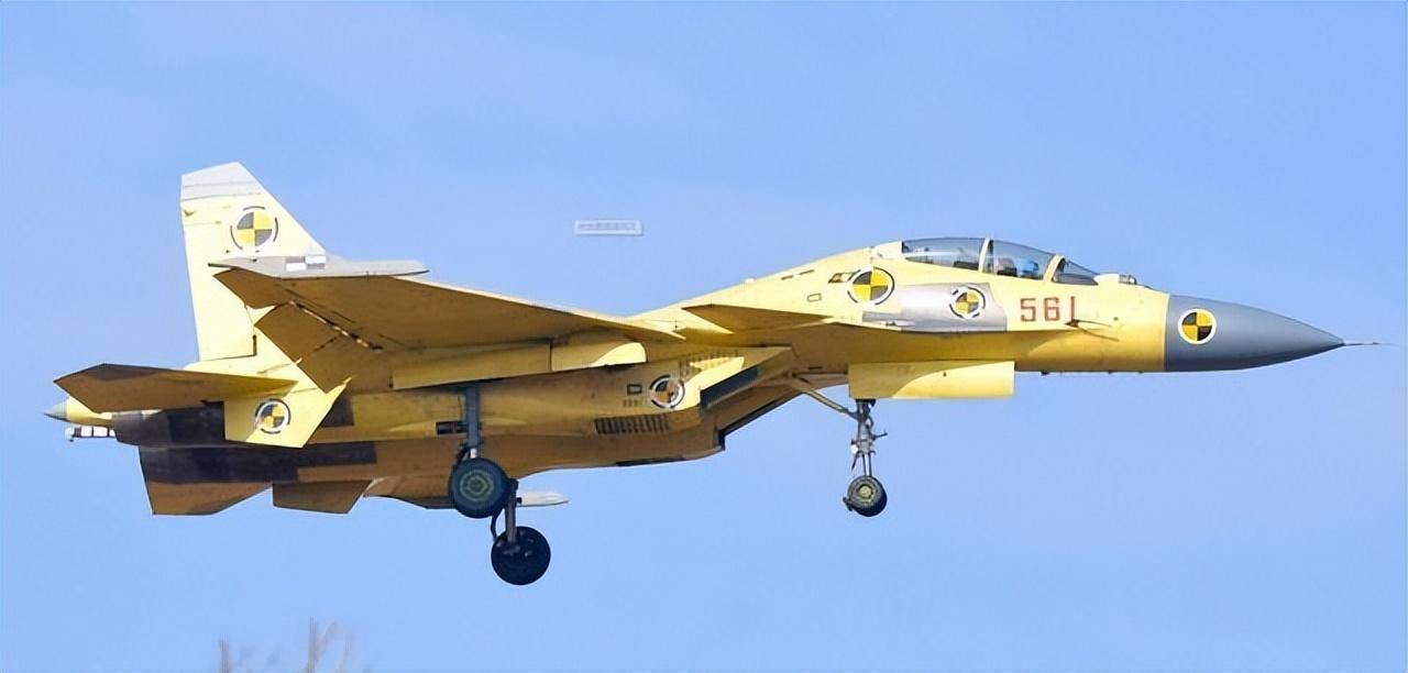 歼-15双座版和苏-33为何大不一样?