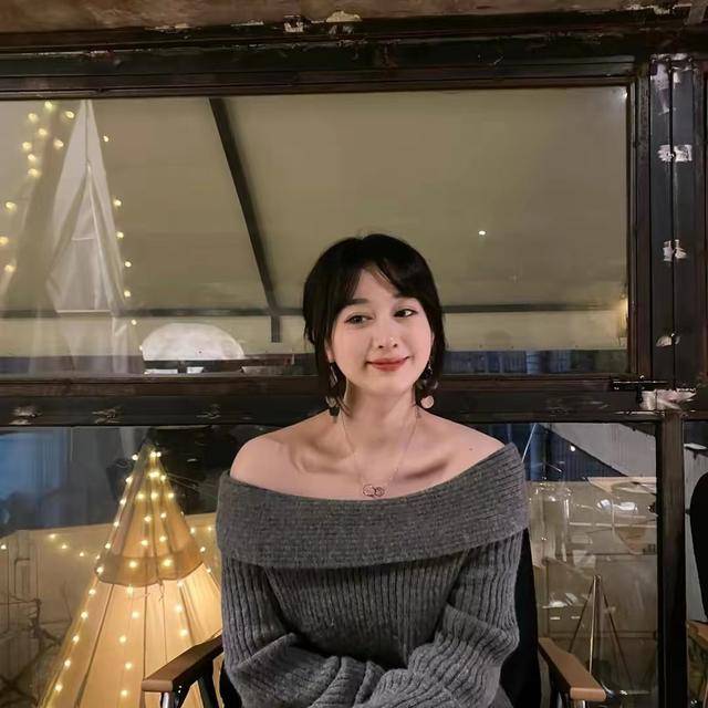 基础资料设置好,基础资料有六个部分:头像,昵称,个性签名,背景图,简介