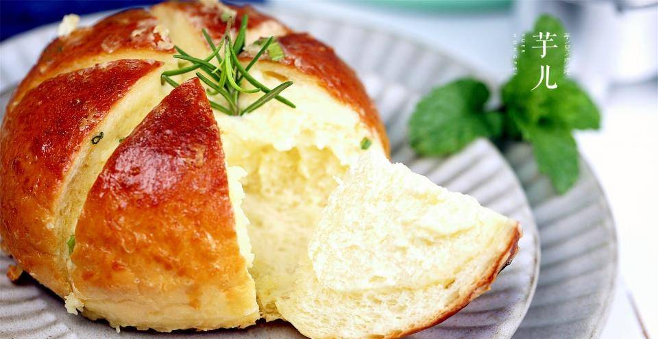 教你做火遍全网的蒜香奶酪包,做法简单,满满爆浆,好吃到爆!