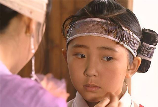 甚至为了让他远离李寻欢,他和她一起离开了擂台两年.