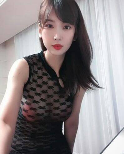 辣妈人妻与清纯女星斗艳,时尚长裙pk时尚围裙_申才恩_身材_超人气