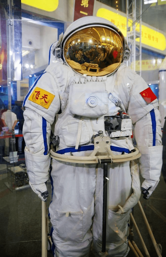 空间站_地球_头盔
