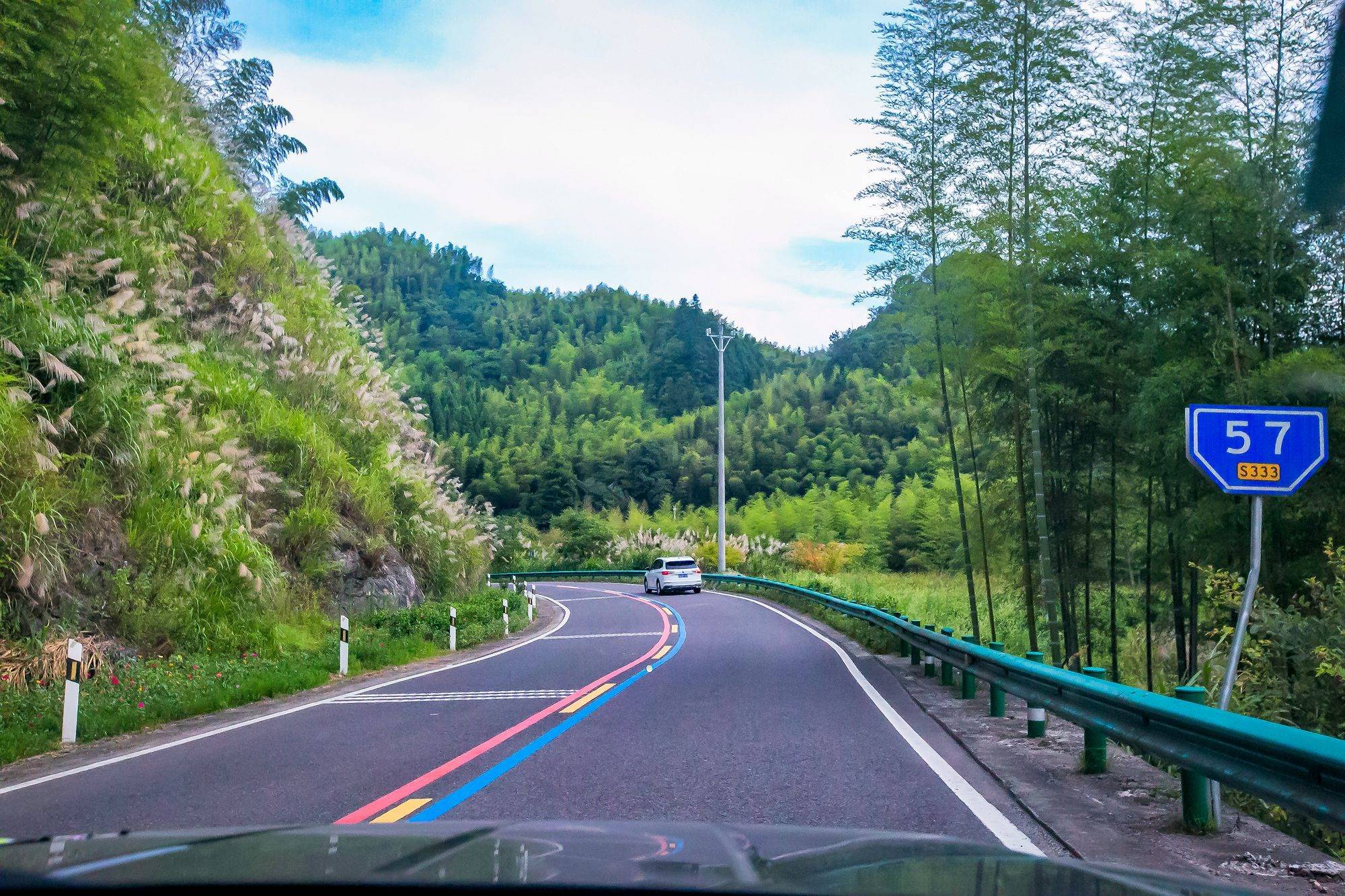 原创安徽六安大别山风景道太阳乡醉美自驾车在路上行人在景中游