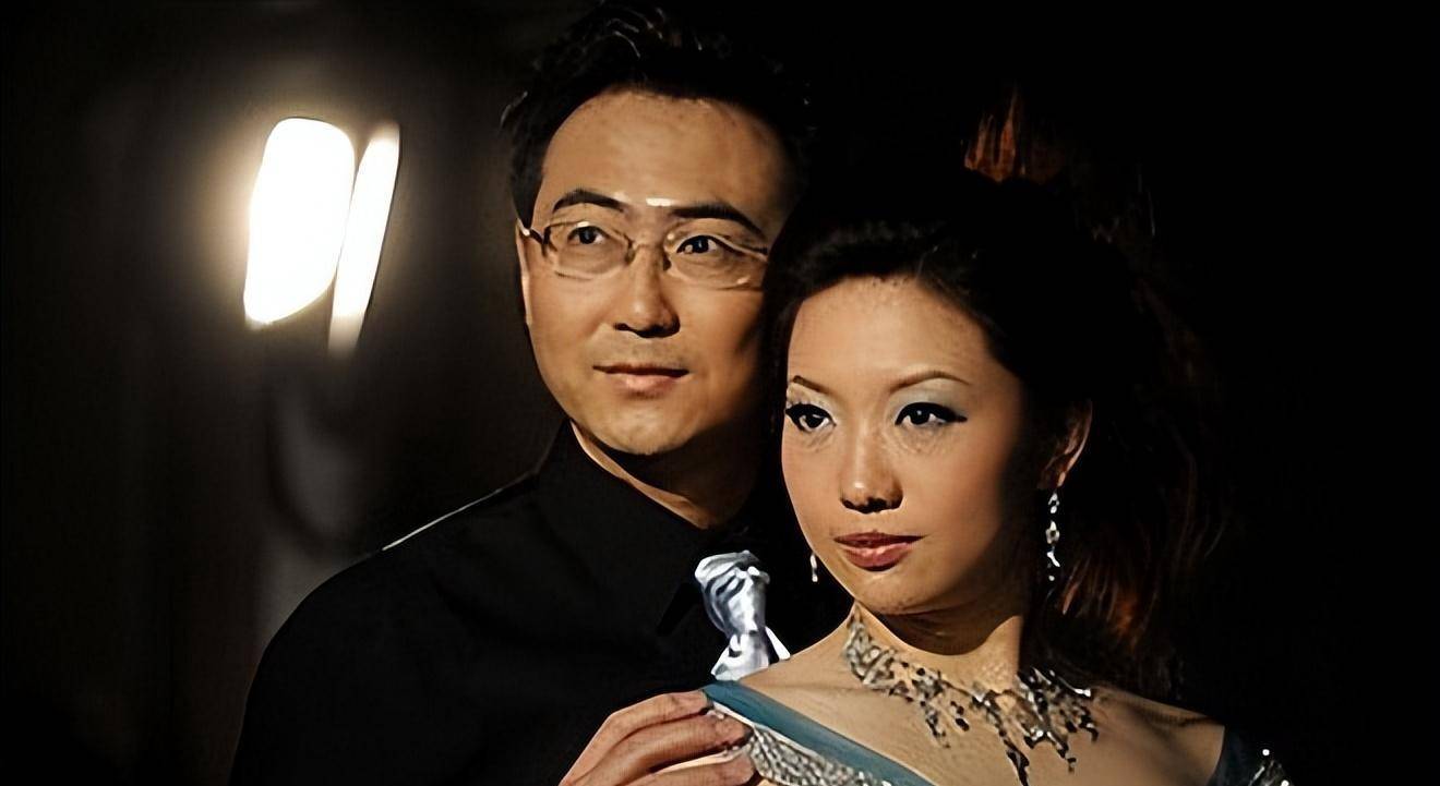 退役后,李佳薇和自己的老公有了一个孩子,但她对乒乓球还是念念不忘