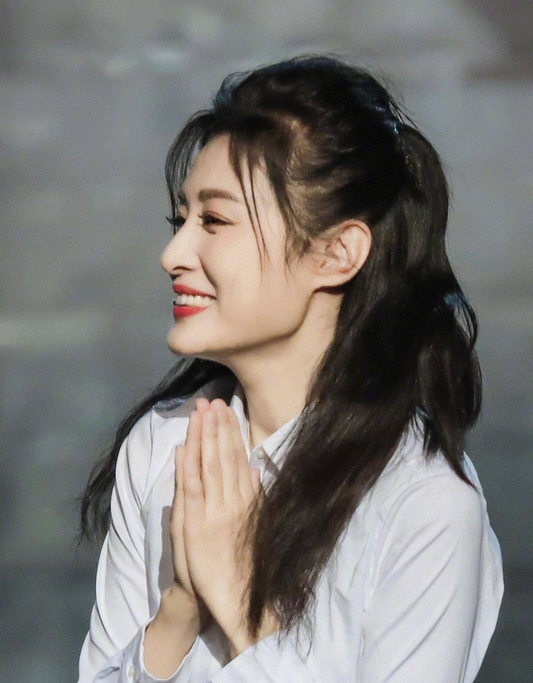 原创电视神颜被上亿人围观52岁的周涛还能抢走女明星的风头