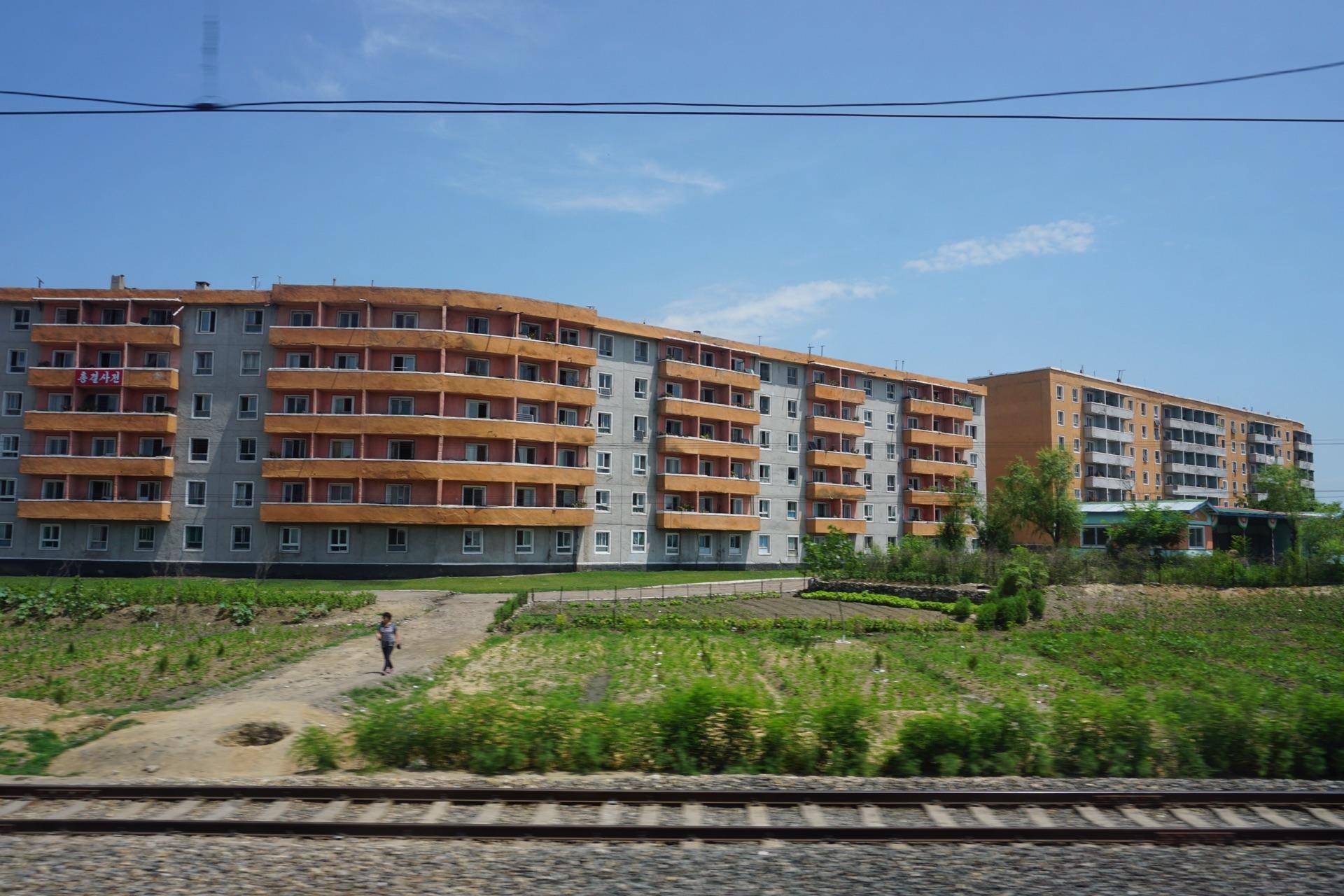 朝鲜农村住房靠分配，为什么都不愿意住楼房？