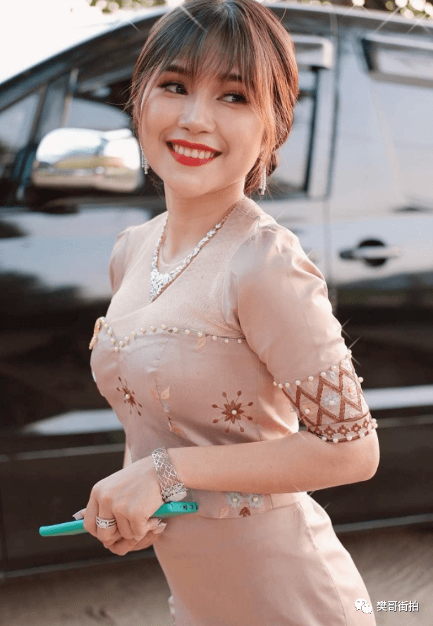 缅甸美女完美诠释姐就是女王自信放光芒