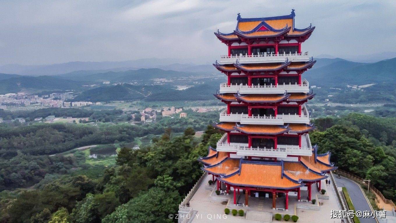 广东韶关有一座塔楼，是粤北第一楼，建成于唐朝延续了上千年