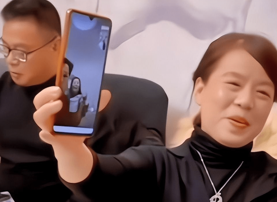 许家妮妮晒父亲旧照,将带着爸爸生命的印记,活成更好的自己_许敏和