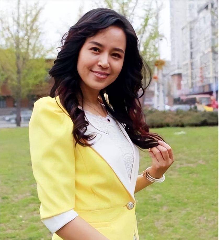 原创演员于莉红31岁嫁给马诗红结婚22年没有孩子风光背后有眼泪