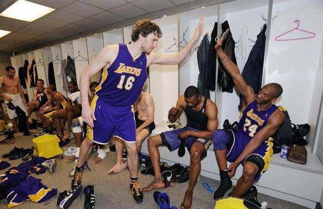 5大nba更衣室负面新闻姚明险中招邓肯冷暴力帕克1个赛季