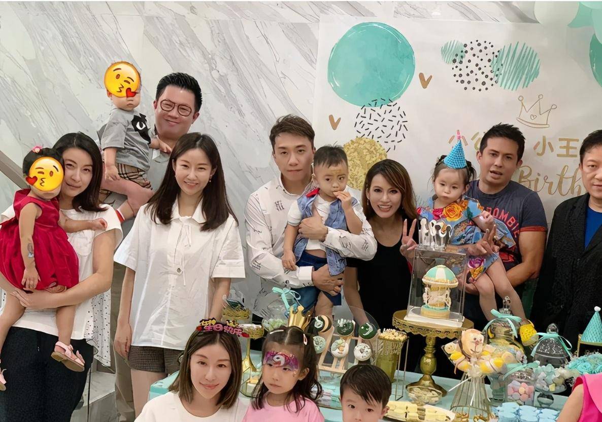 郭晶晶大女儿参加名媛派对,一袭红裙比寿星还喜庆,阔太妈妈美翻_霍中