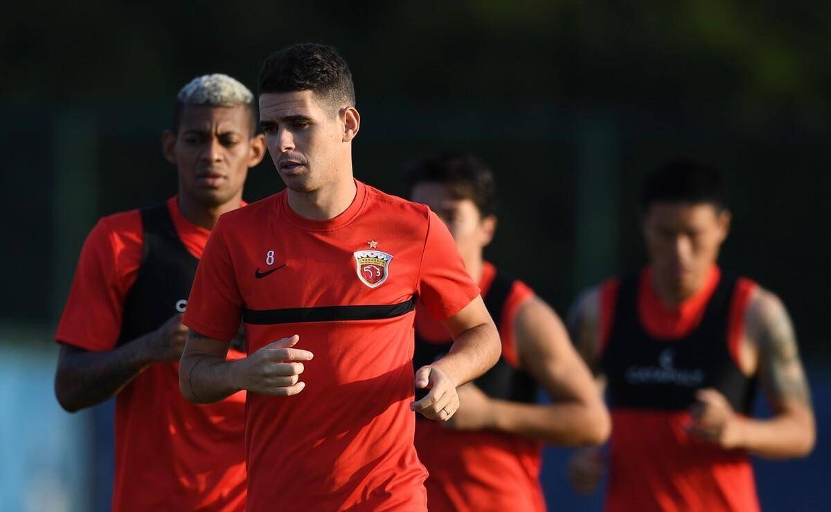 上港外援身着国足球衣支招国足_奥斯卡_穆伊_比赛