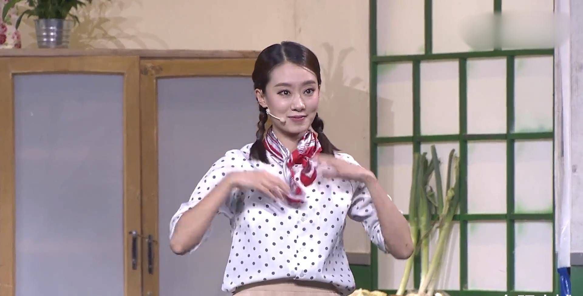 张小斐:时尚漂亮却偏要当谐星,还曾"怼"得郭德纲甘拜下风_小品_贾玲