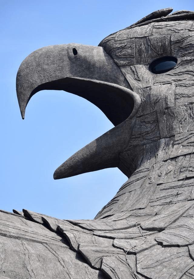 长61米，高21米：印度传说中的神鸟被制成世界上最大的鸟类雕塑