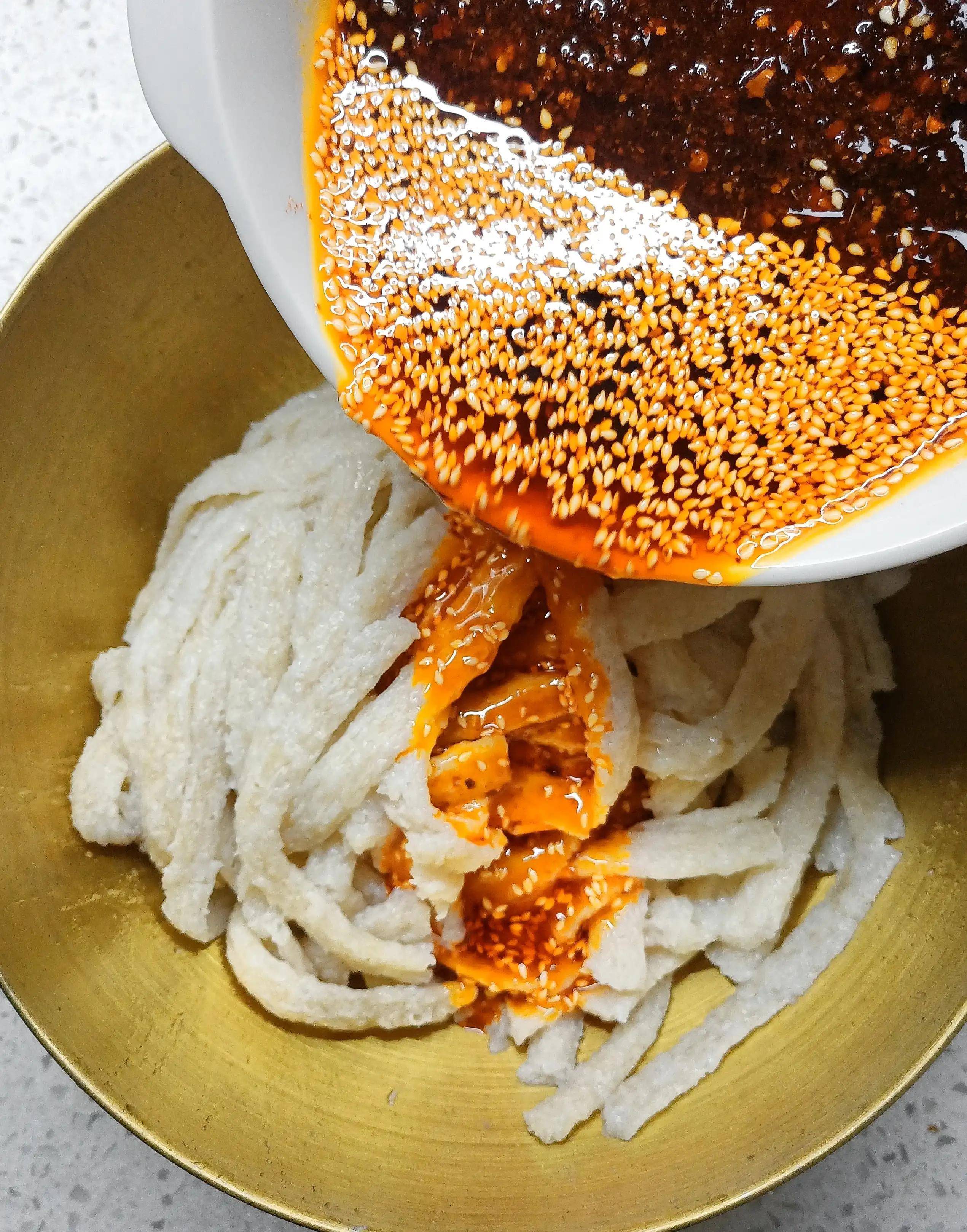 牛筋面自制辣条,麻辣劲道,干净卫生,好吃到停不下来_备用_小勺_香味