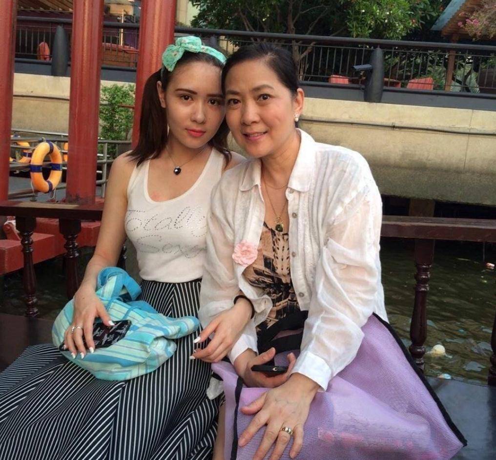而且正如沈丹萍当年所想,她的父母一开始并不同意她嫁给乌苇·克劳特