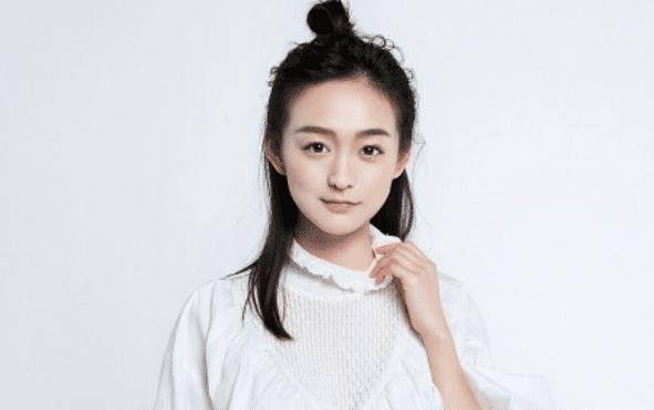 优秀女演员何泓姗饰演了很多作品从来没有禁锢在哪一个角色