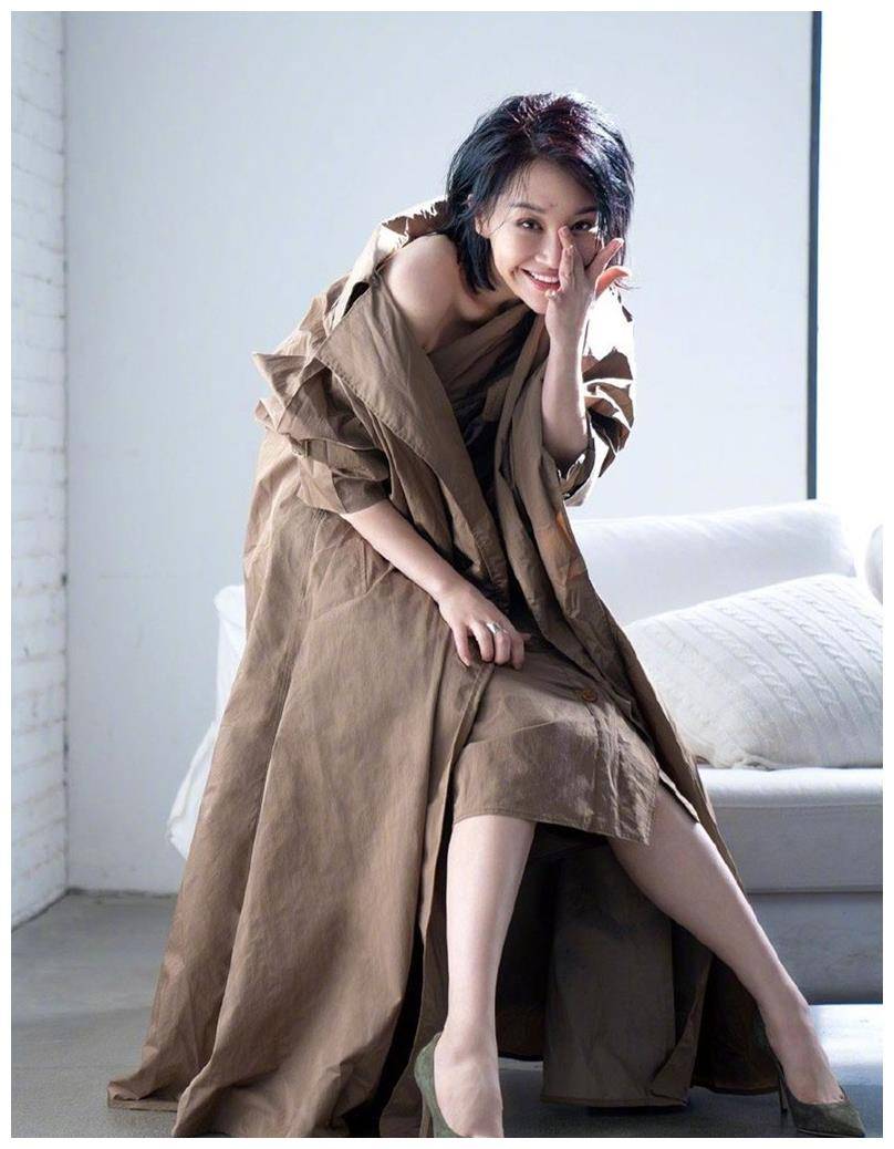 50岁许晴又放大招?全新写真造型上线,皮衣搭出"少年感"!