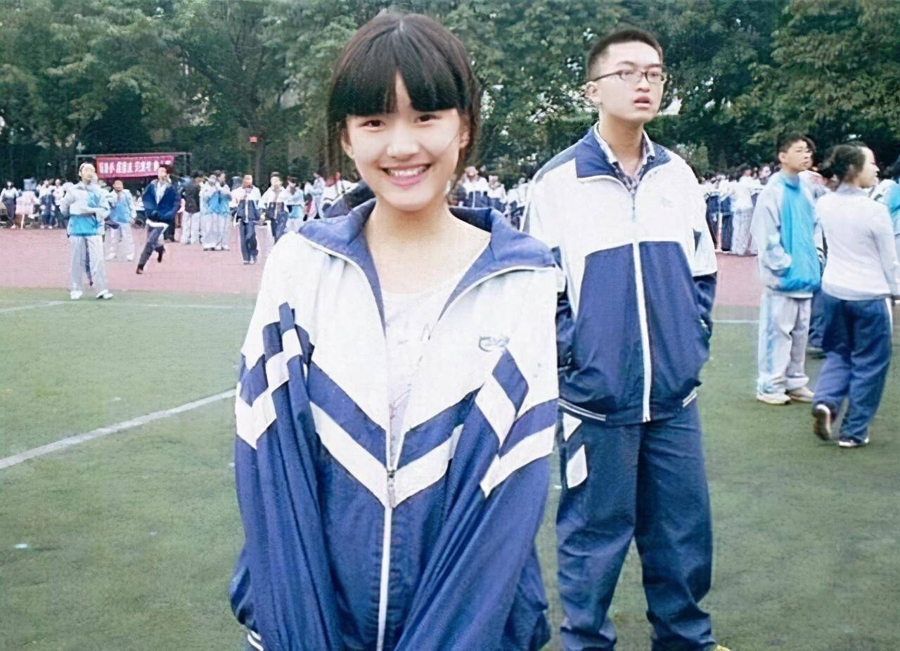 原创明星高中时代照片邓伦铁憨憨赵露思甜美蔡徐坤不愧是撕漫男