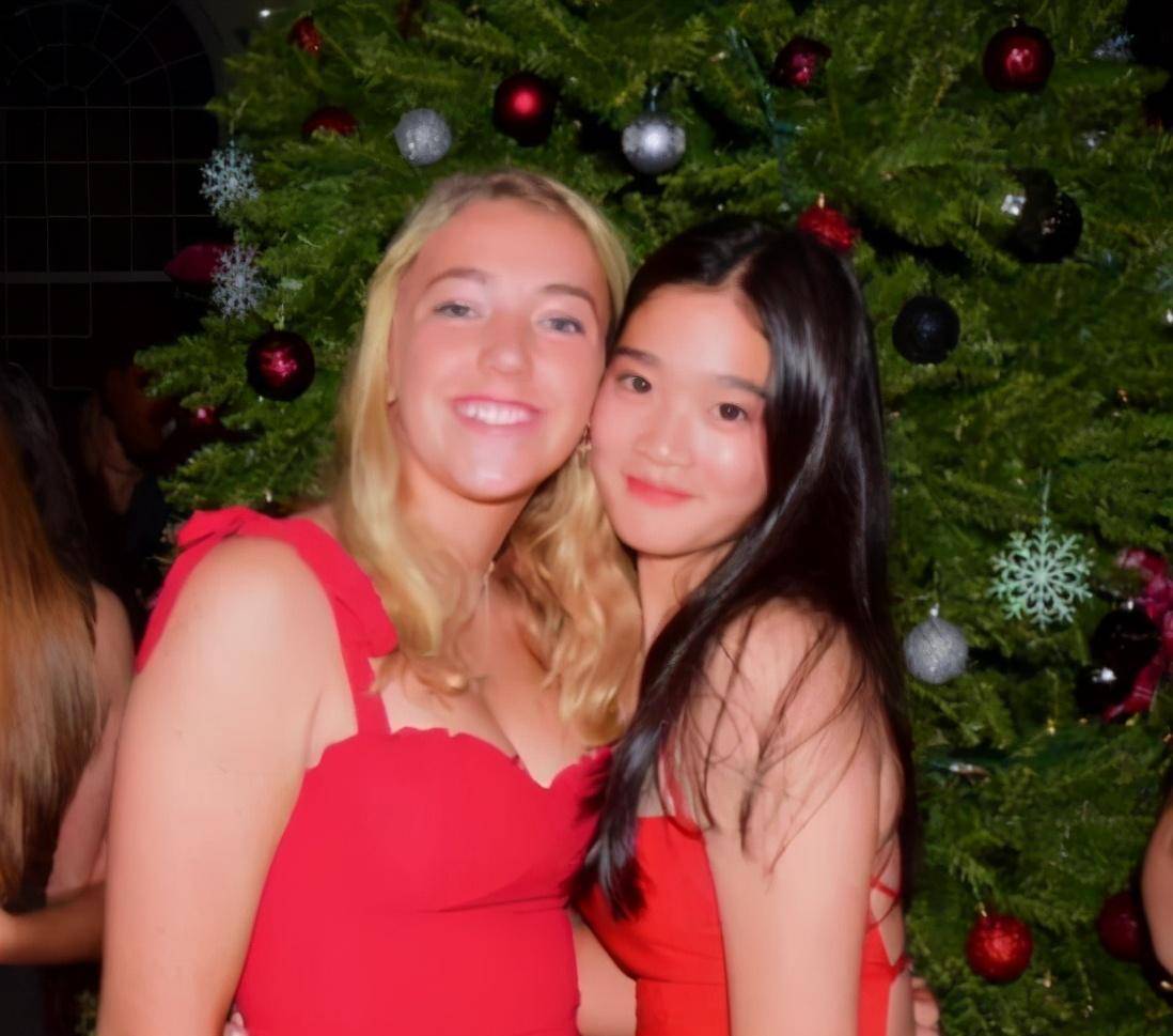 三星会长孙女容貌公开,颜值惊艳气质出众,带口罩也盖不住美貌_李元洙