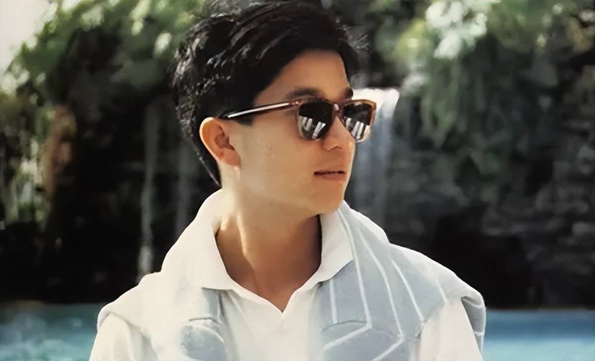 陈百强:目送所爱之人出嫁,35岁吞药自杀,何超琼含泪为他扶灵_翁静晶