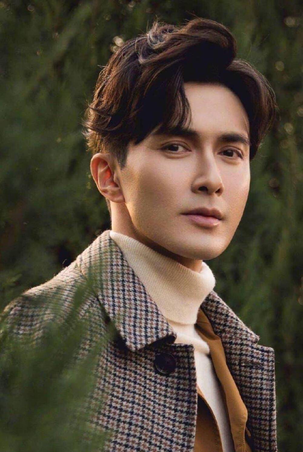 6位长得像"混血儿"的男星,个个浓眉大眼,实打实的中国美男子_五官