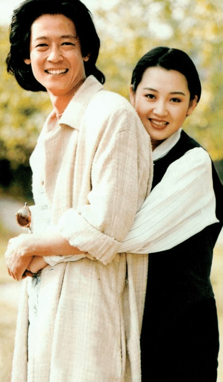 又把事业重心放到了电视剧领域,她和王志文两度合作出演《皇城根儿》