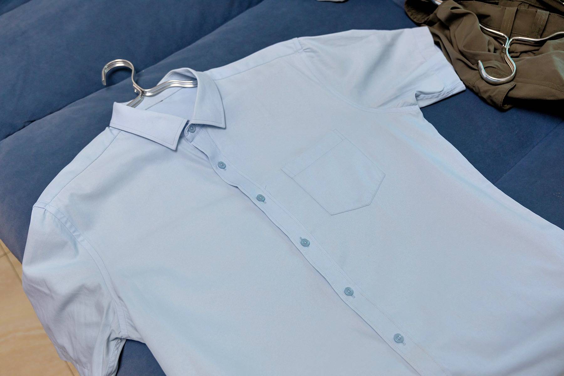 舒乐氏“全自动挂烫机”:能除皱,会烘干,家中衣物轻松护理