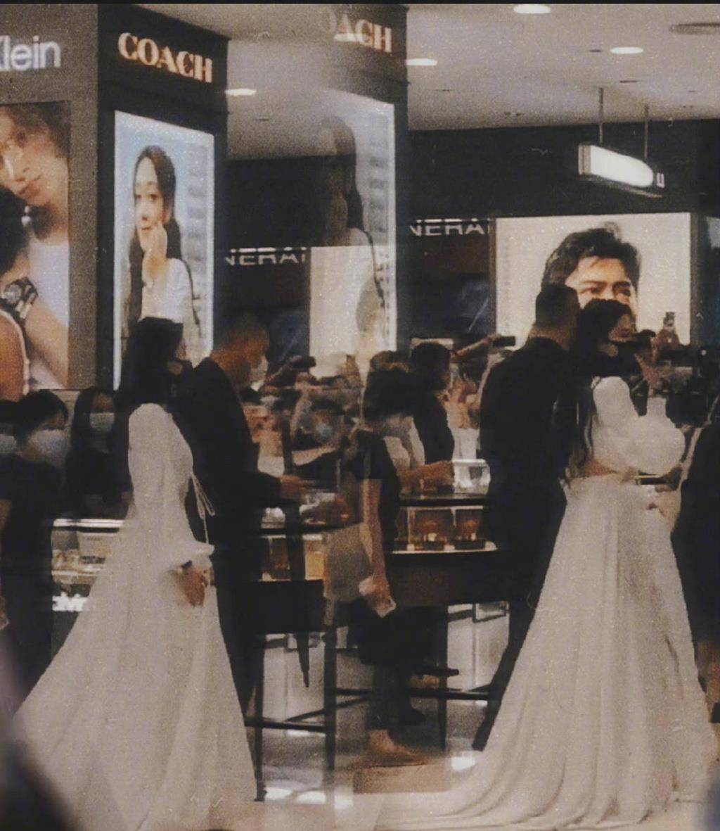 刘亦菲生图流出！身材粗壮颜值不在，连唐嫣都比不了了_手机搜狐网