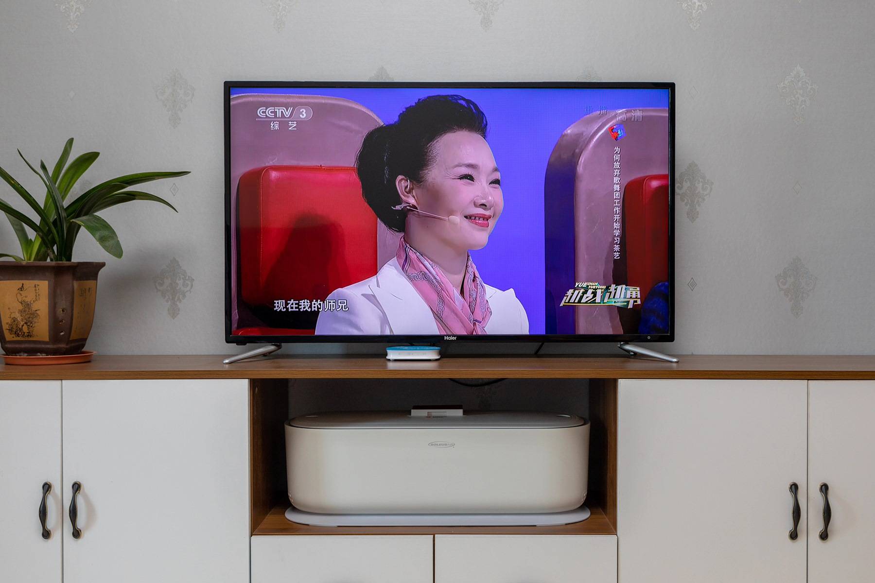 舒乐氏“全自动挂烫机”:能除皱,会烘干,家中衣物轻松护理