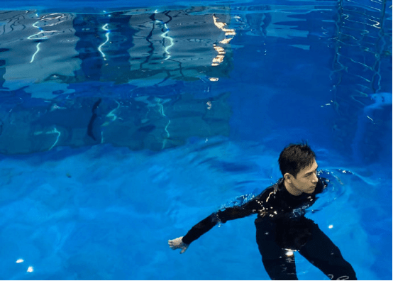 演技炸裂的李现从180斤逆袭为男神他经历些什么