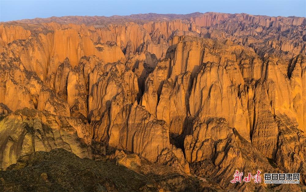 【光影视界】景泰:晨曦石林霞光照 蜿蜒黄河似巨龙_摄影_宋菲菲_甘肃