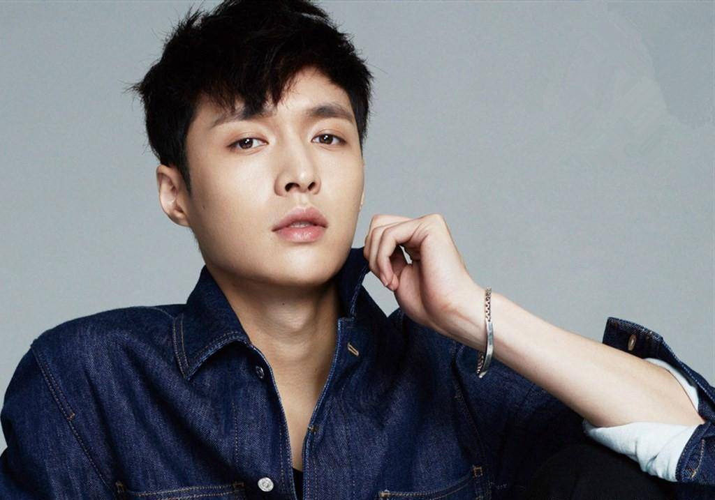 人物:一个被粉丝拥护的90后明星张艺兴,用什么征服粉丝?