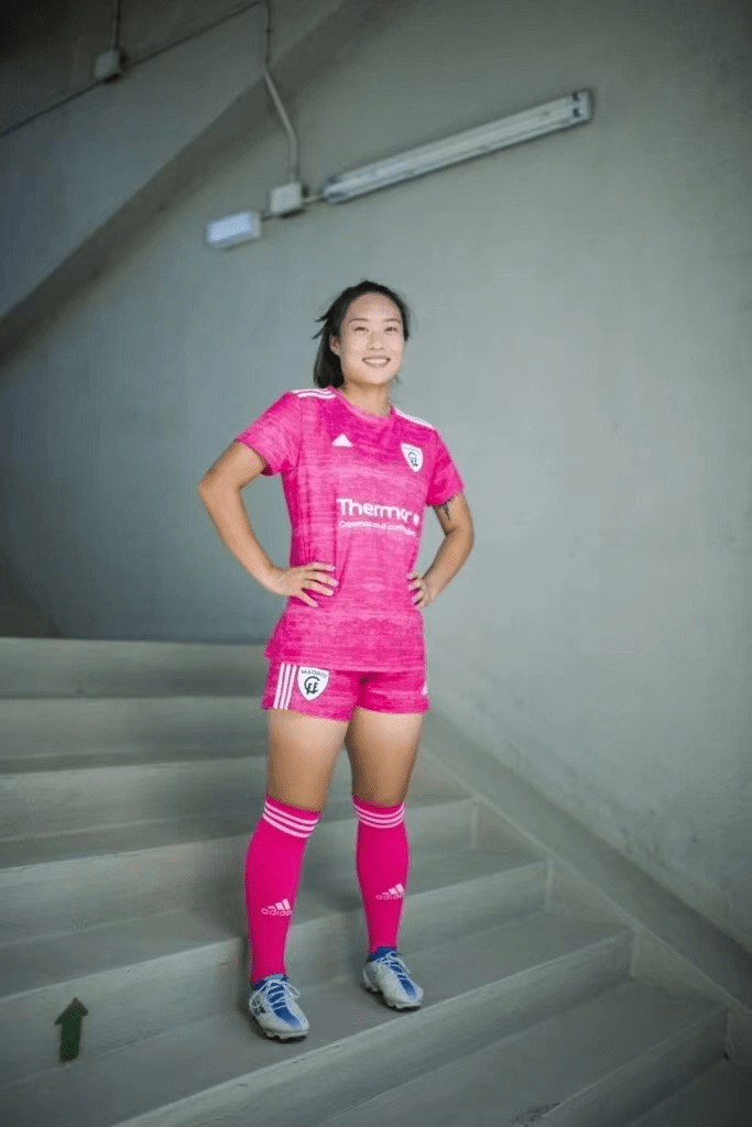 马德里cff官宣签下唐佳丽 身披10号球衣_赛季_中国女足_五大联赛