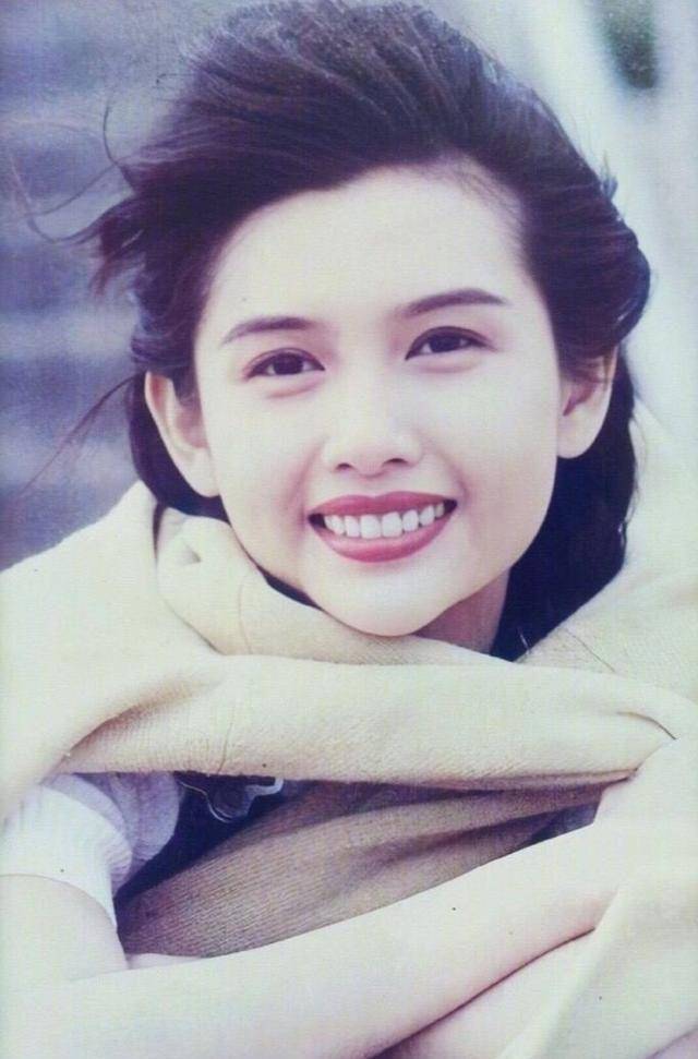 原创时尚是个轮回惊艳时光的港风穿搭就是放在现在也不过时