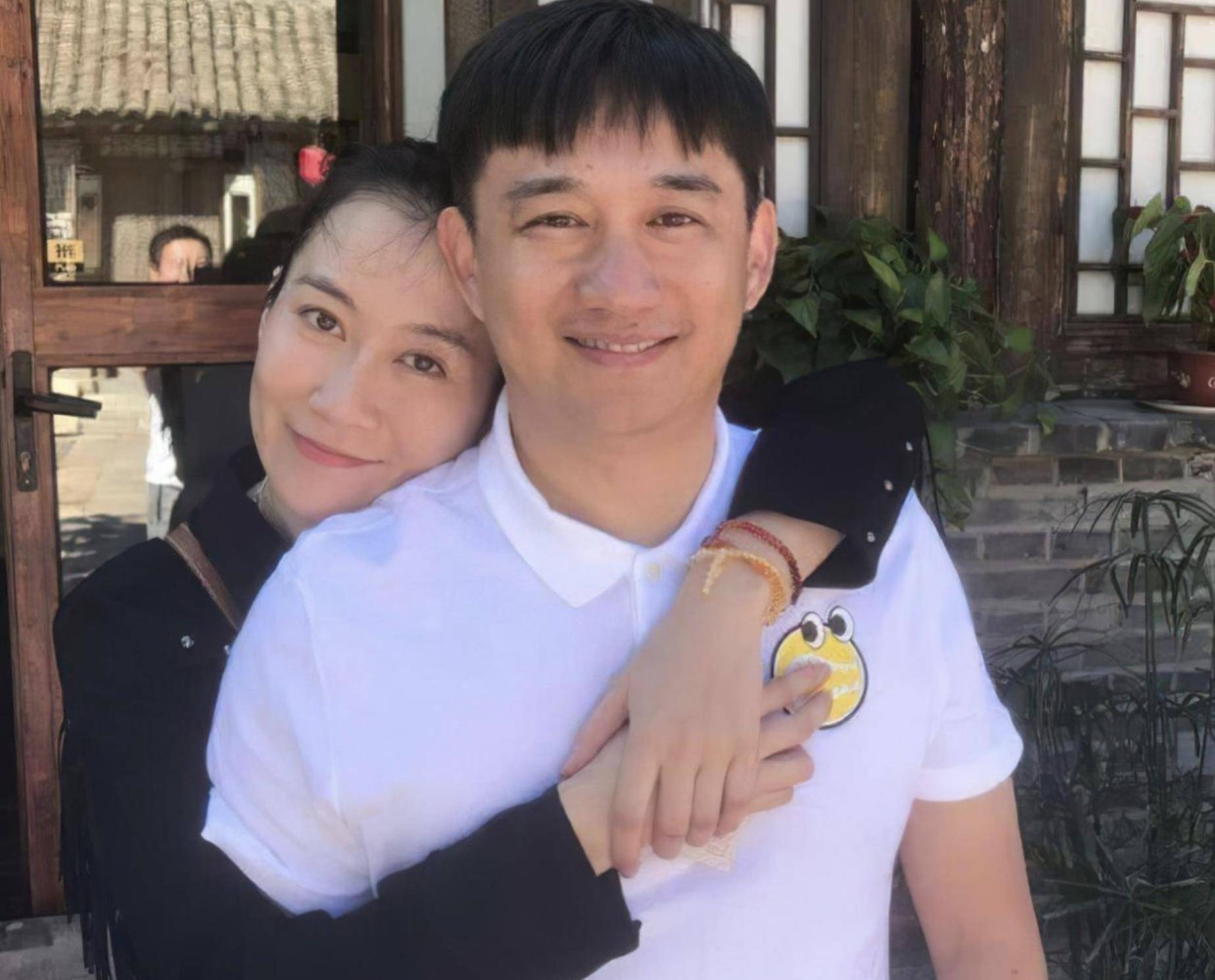 从小就喜欢表演的温峥嵘,在12岁时正式拜师学艺,接触专业表演课程.