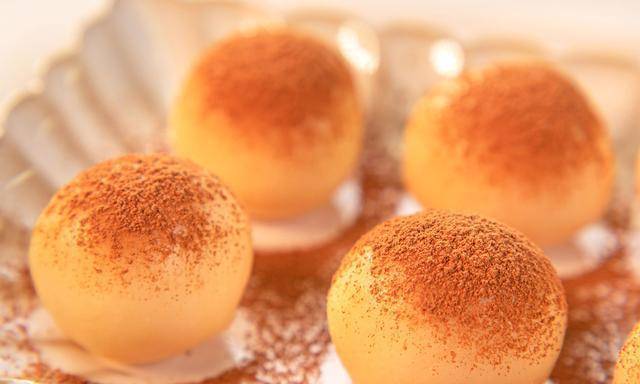 原创1盒牛奶1碗淀粉不用烤箱不用油炸做出好吃又q弹的牛奶球