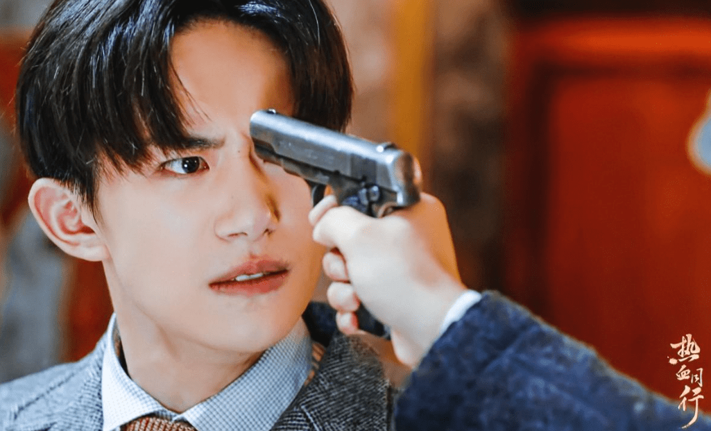 时代背景和易烊千玺,黄子韬主演的《热血同行》一样,并且讲述的都是
