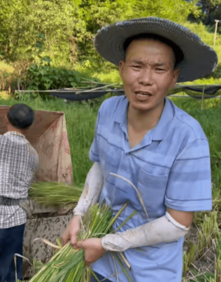 说起忠哥算得多网红圈的传奇人物,当年靠着怕老婆
