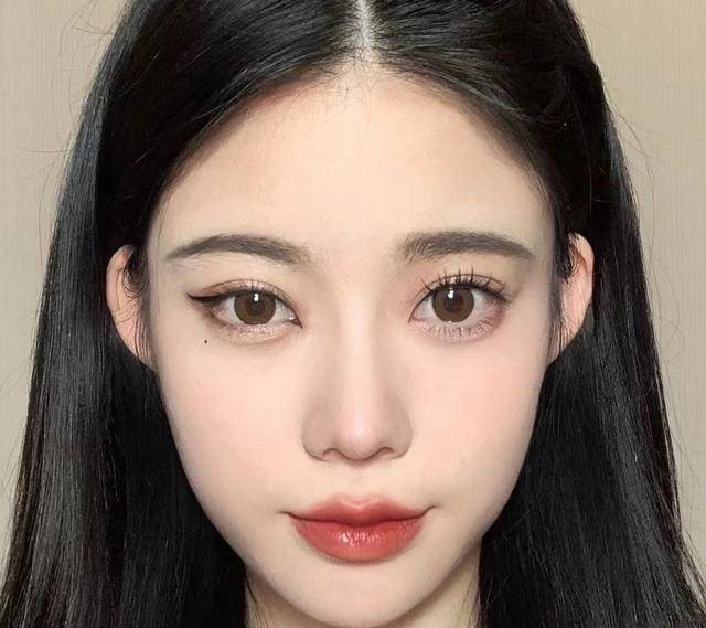 你对自己的眼型不满意,现在完全可以通过其他方式来让自己更为完美