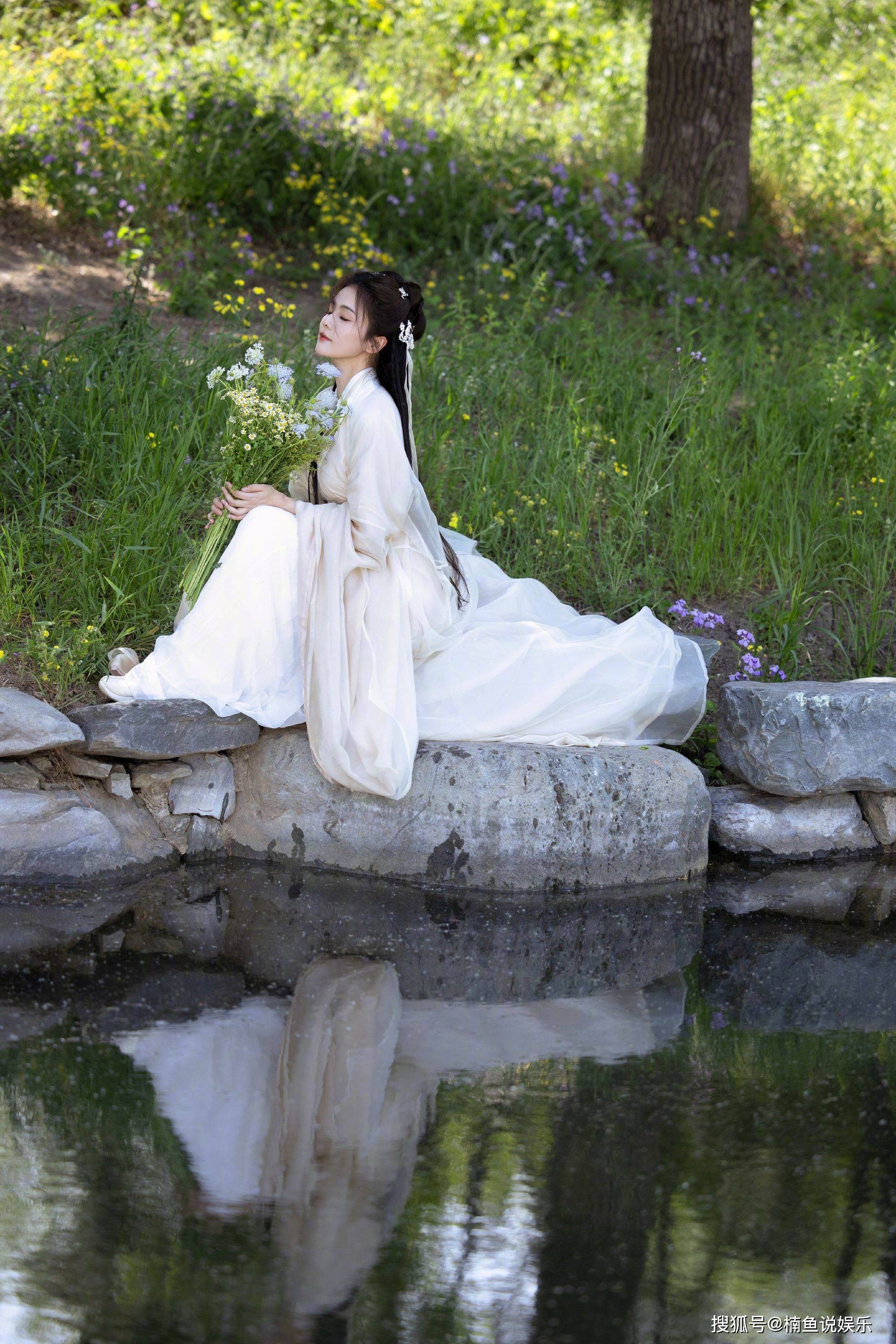 白鹿是仙女下凡吧?