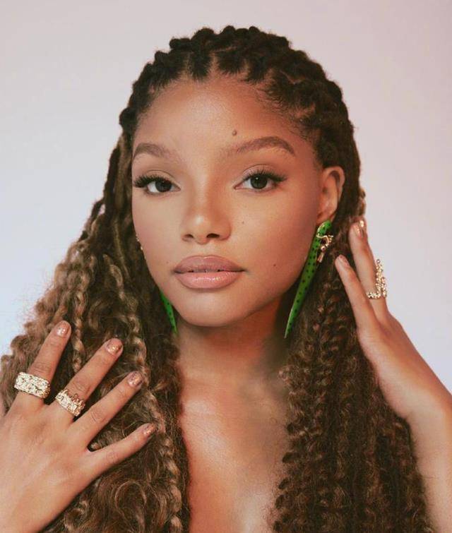 迪士尼黑人美人鱼演员出来回应影迷吐槽她出演美人鱼的争议了!