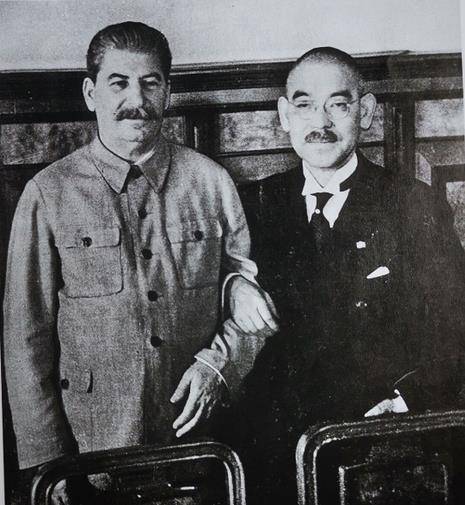 “两人”斯大林最想毁掉的一张照片：松冈洋右和手挽手，基情满满