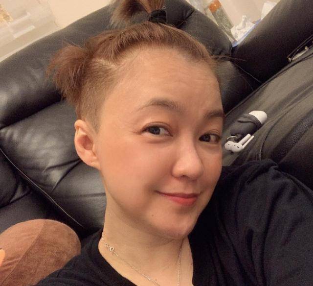 晒晒歌星陈慧娴的豪宅,衣服多得数不清了,只能用纸皮箱堆着摆放_装修